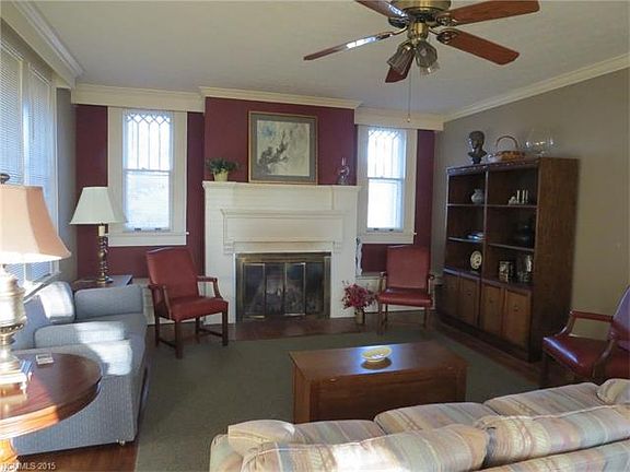 5th image of 640 5th Ave W