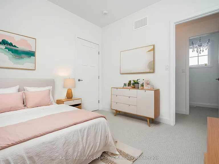 24 Danielle Cres — Photo 12