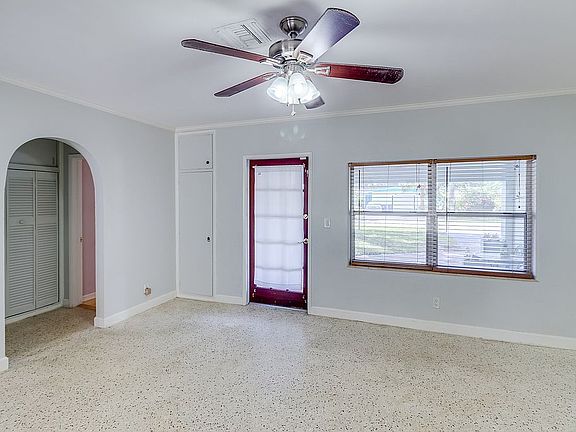 3rd image of 1109 SW 20th St