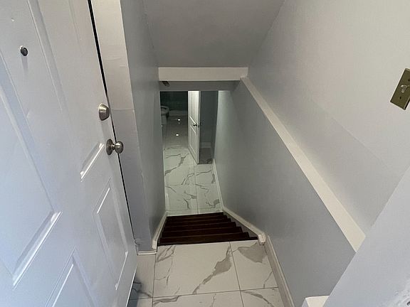 4th image of 358 Kingsbridge Garden Cir #Basement