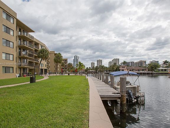 5th image of 301 Golden Isles Dr APT 314