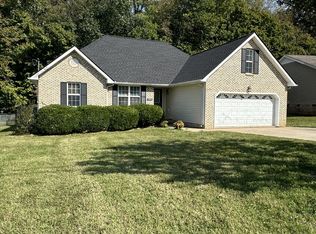 393 Brook Mead Dr, Clarksville, TN 37042