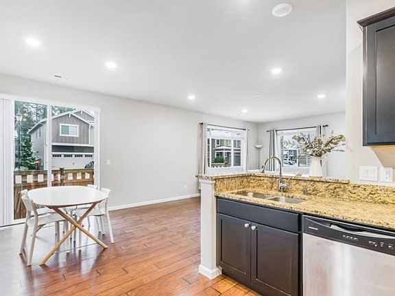 5th image of 3312 Aurora St NE