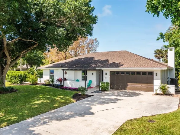 237 Burning Tree DR, NAPLES, FL 34105