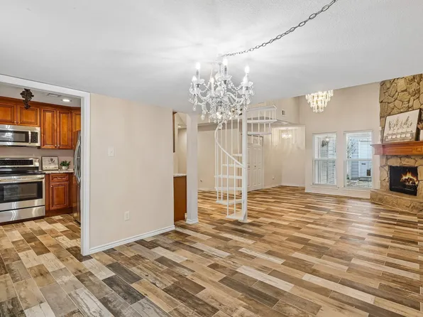 1109 Winding Way Dr, Friendswood, TX 77546