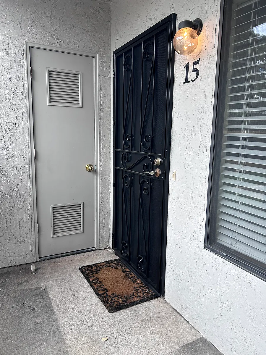 Building Photo - 625 N Church St #15
