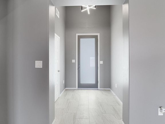 4th image of 509 12th Ave SE