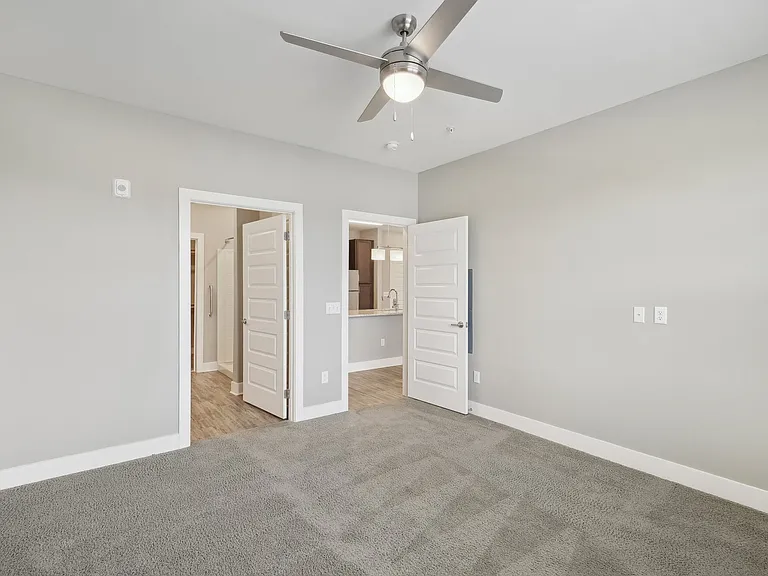 Bonavia Luxury Apartments — Photo 33