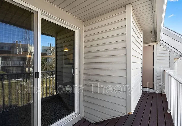 1043 Warwick Ct — Photo 24