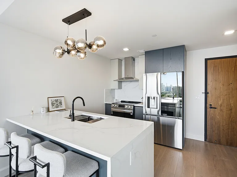 628 Summit Ave #1 — Photo 2