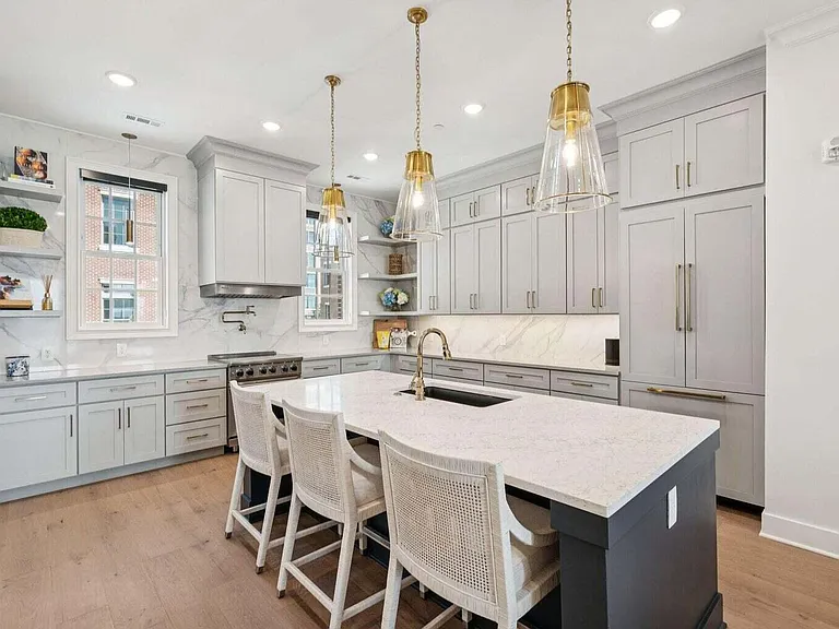 376 Broad St — Photo 15