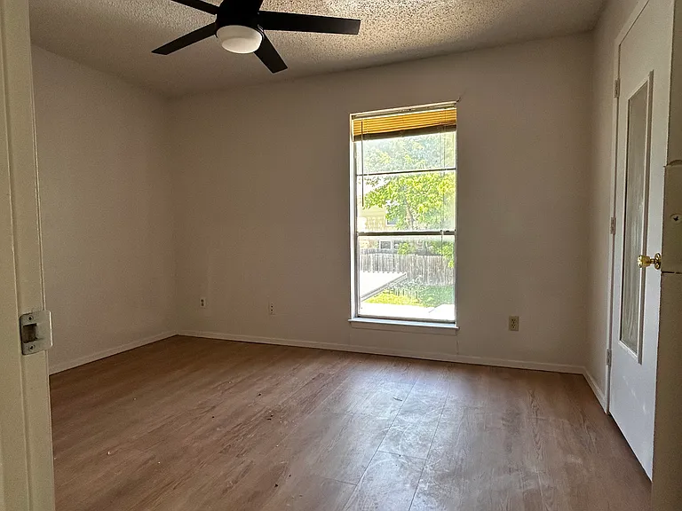 7600 Chapin Rd #D — Photo 5