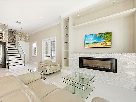 5th image of 3585 33rd AVE NE