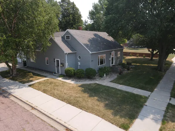 1300 S Miller Ave, Mitchell, SD 57301