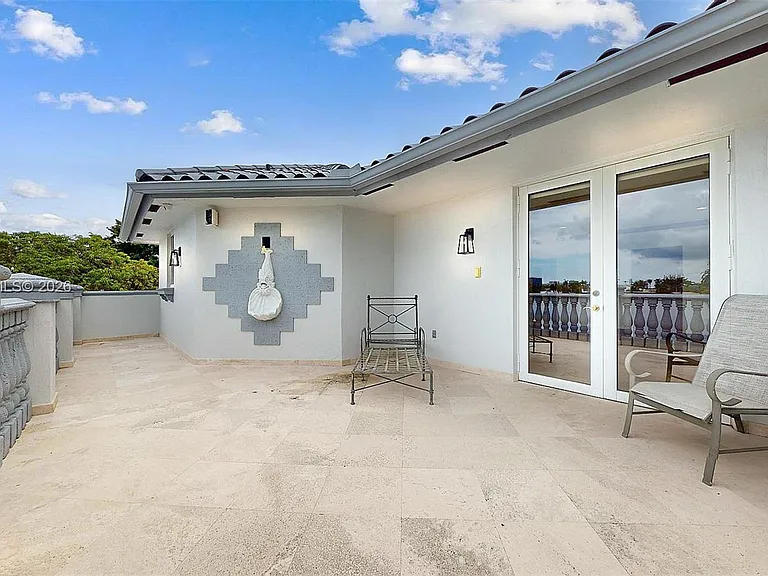 1131 Stillwater Dr — Photo 37