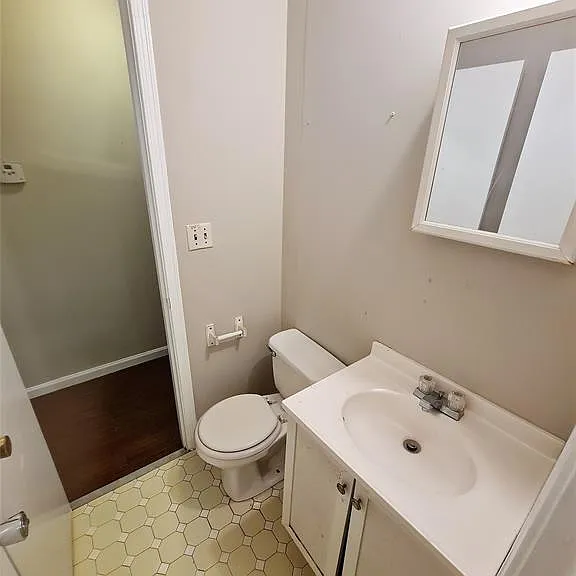 516 Lawndale Ln — Photo 9