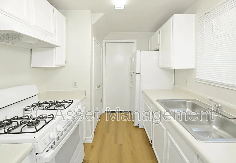 810 3rd St — Photo 5
