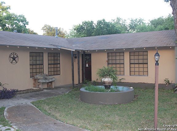 3rd image of 2723 Woodbury Dr