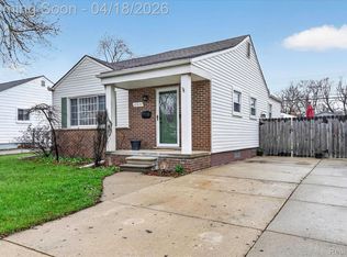 22833 E Thirteen Mile Rd, Saint Clair Shores, MI 48082