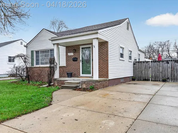 22833 E Thirteen Mile Rd, Saint Clair Shores, MI 48082