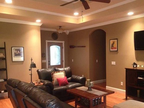 Living Room, W/ Trayed Ce