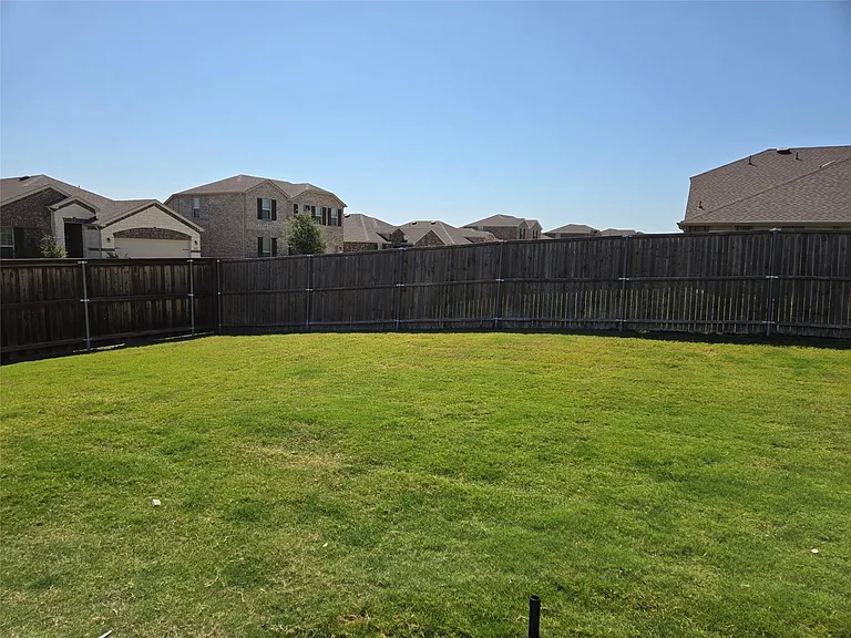 1126 Ainsley Ln — Photo 13