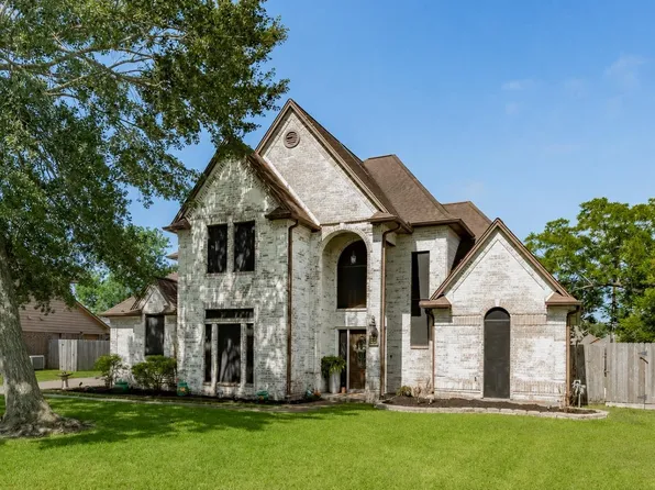 58 S Calla Lily Ct, Lake Jackson, TX 77566