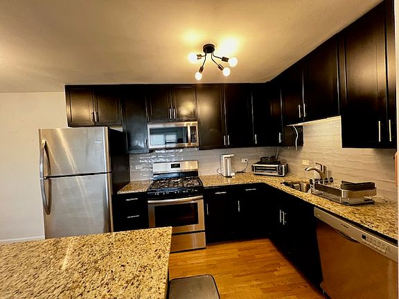 4th image of 6350 N Hoyne Ave APT 303