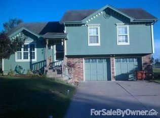 601 SE 21st St, Oak Grove, MO 64075