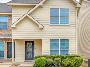 5700 Giddyup Ln, Fort Worth, TX 76179
