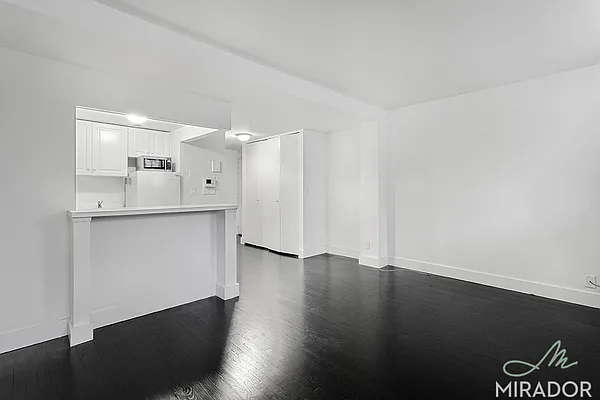 Rented by Mirador Real Estate | media 13