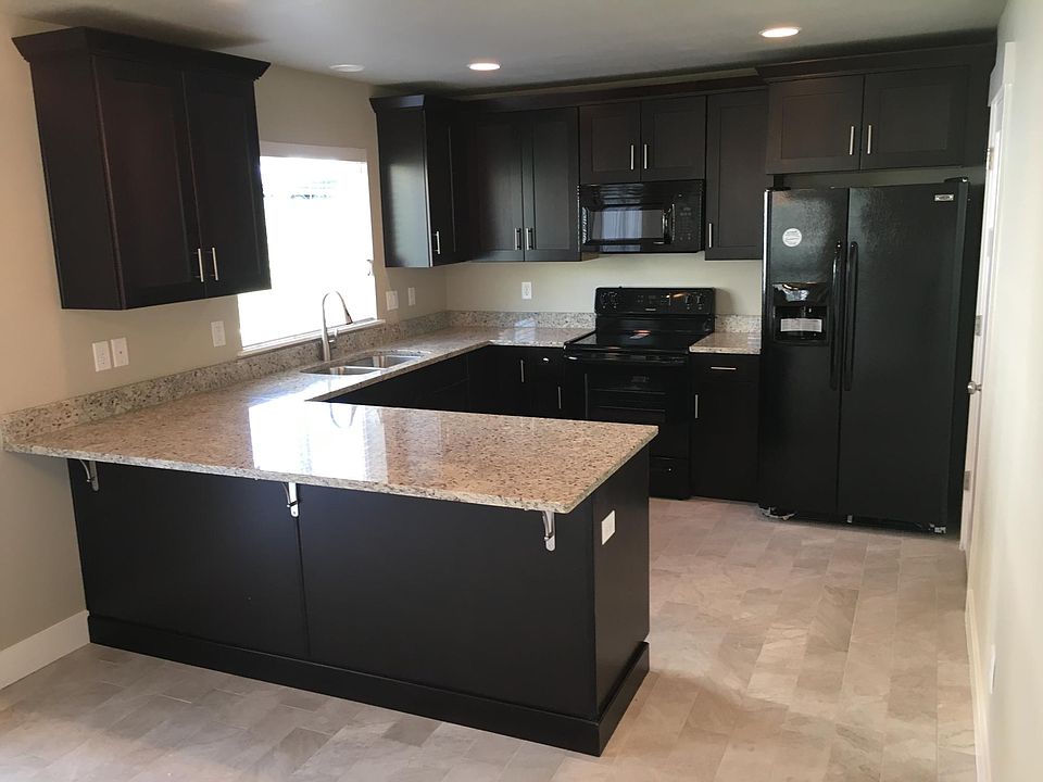 2nd image of 845N Sapphire St