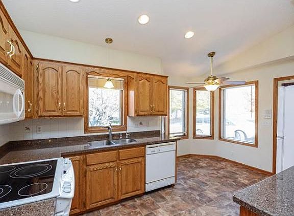4th image of 994 Stratford Ln W