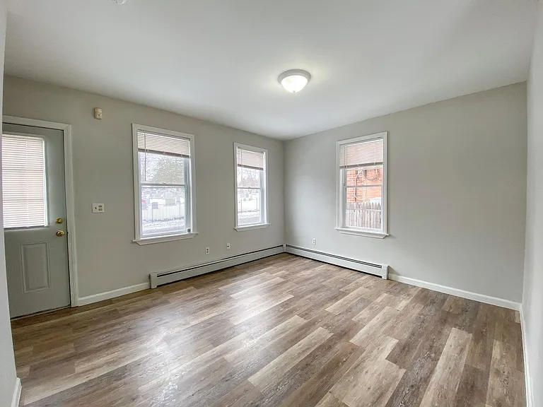 158 Ward St — Photo 23
