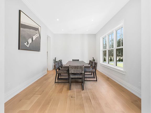 4th image of 10 Webb Ct