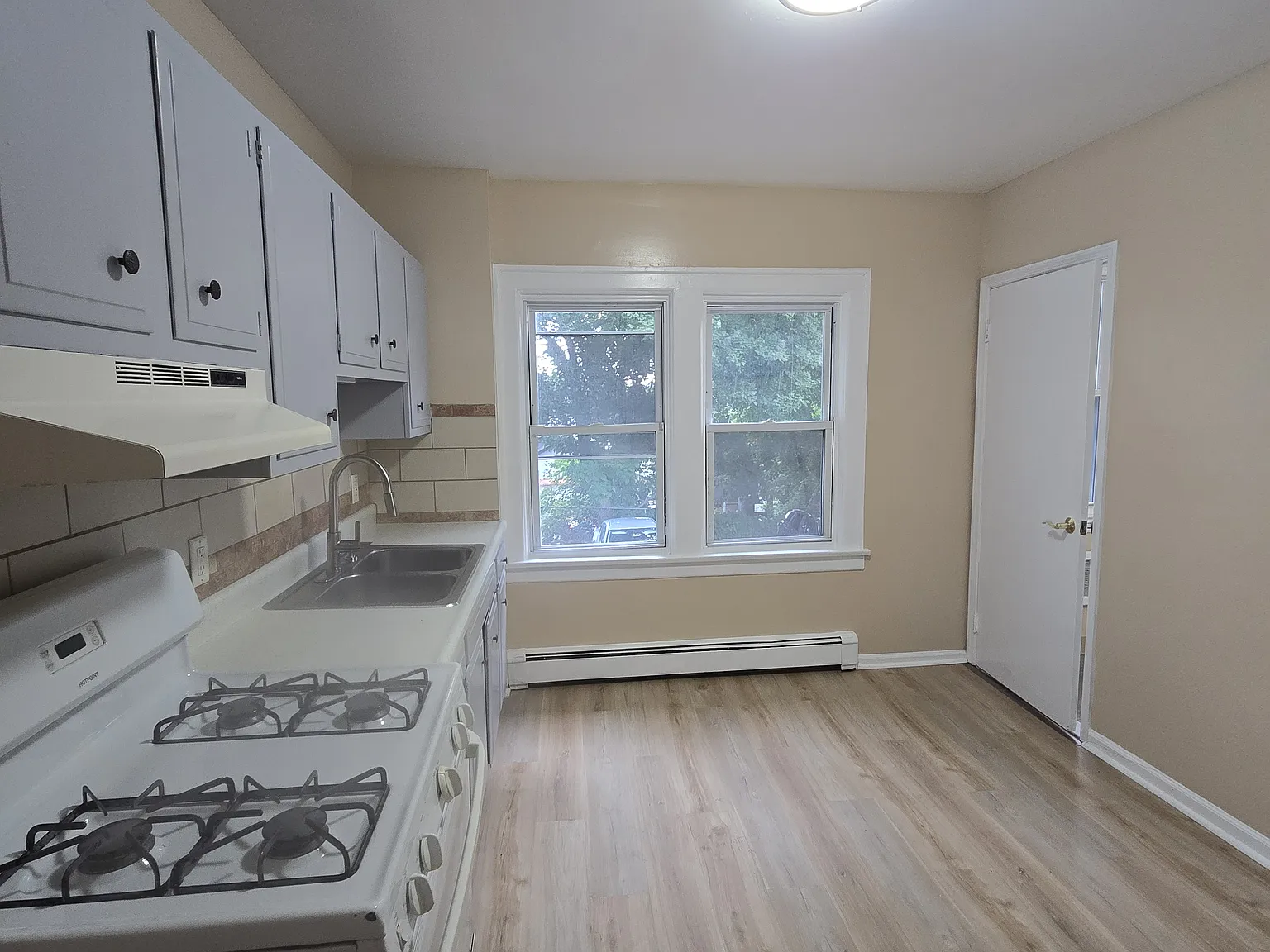 1 bed, 800 sqft, $1,550 — Photo 3