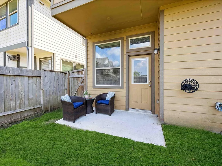 323 Biltmore Loop — Photo 26