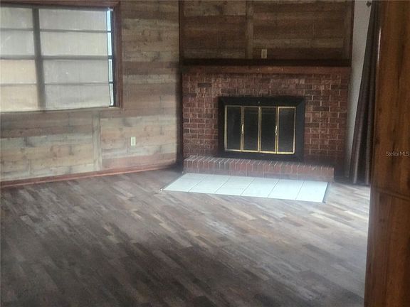 3rd image of 121 Forest Ln