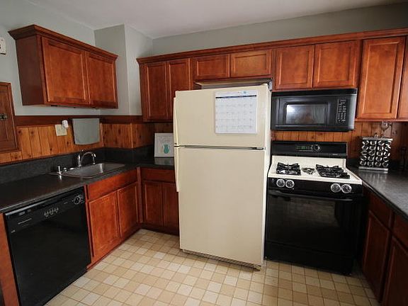 3rd image of 801 Summit Ave