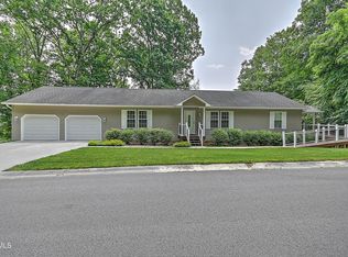 800 Lazywood Dr, Johnson City, TN 37601