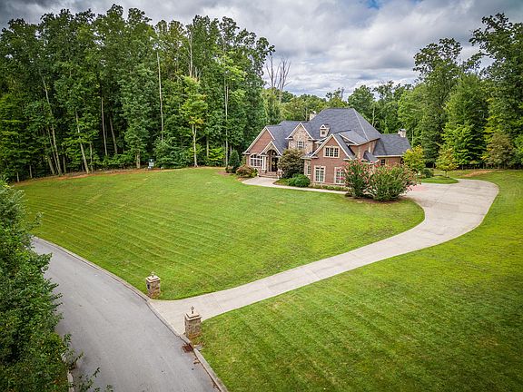 2nd image of 1035 Treetop Private Dr