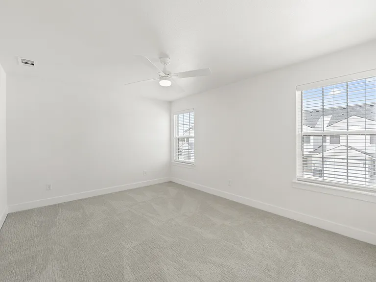 5811 S 31st St #605 — Photo 17