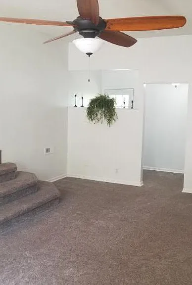 507 E Sanders St — Photo 10