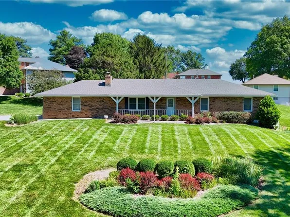 18315 Pleasant View Dr, Weston, MO 64098