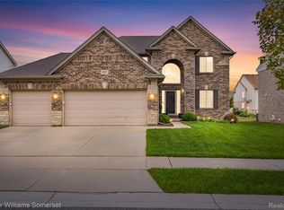 5157 Trailwood Ln, Warren, MI 48092