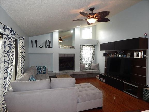 3rd image of 4029 Staffordshire Dr