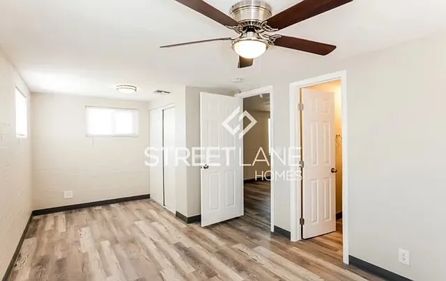 1402 W Mercer Ln #2 — Photo 6