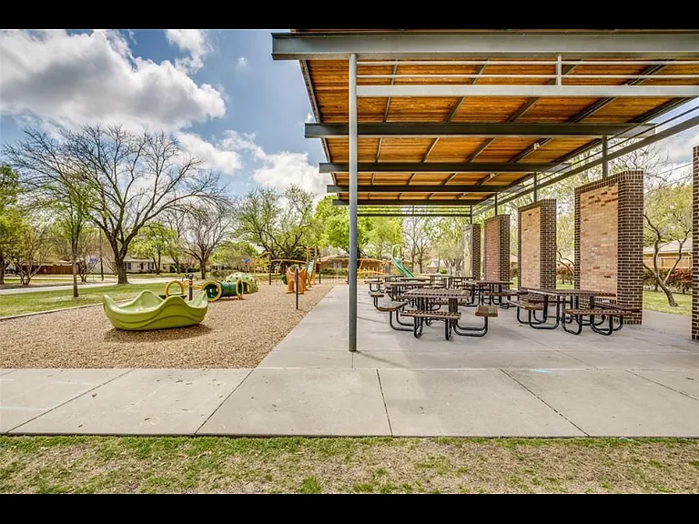 808 Scottsdale Dr — Photo 18