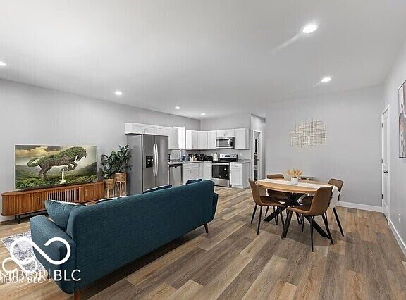 4th image of 4464 Caroline Ave