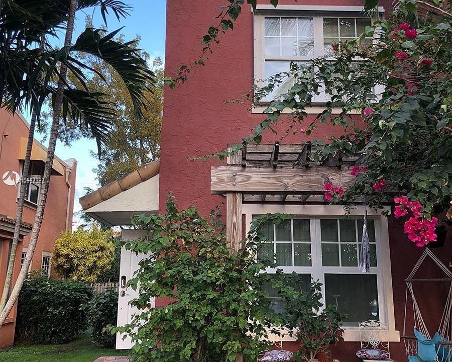1st image of 636 NW 2nd Ave #636